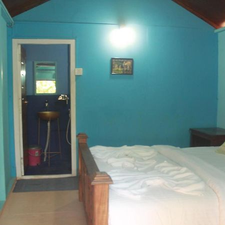 Sea Bird Beach Cafe & Cottages Morjim Esterno foto