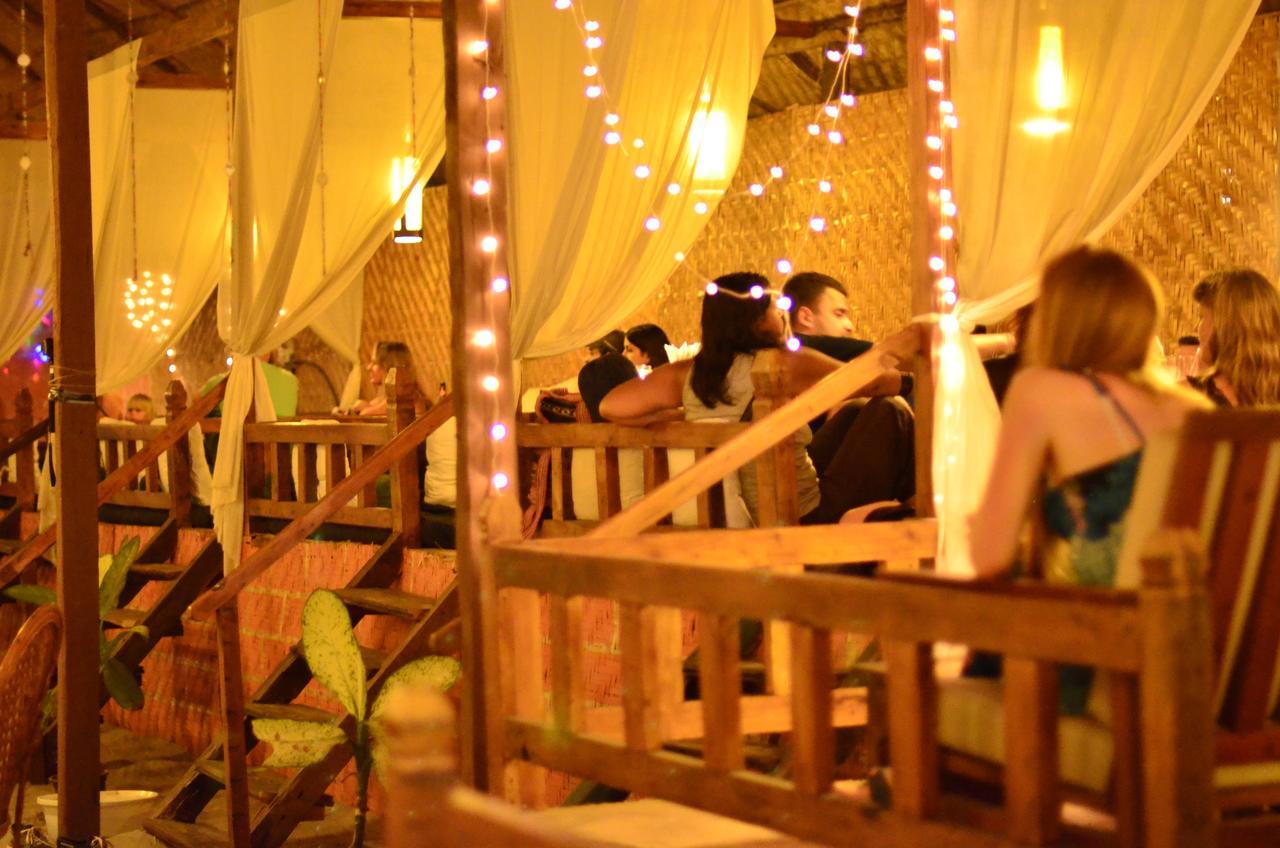Sea Bird Beach Cafe & Cottages Morjim Esterno foto