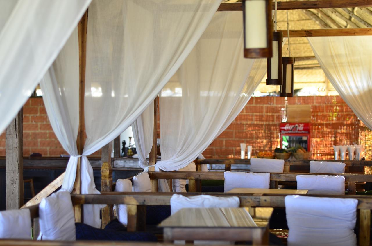 Sea Bird Beach Cafe & Cottages Morjim Esterno foto