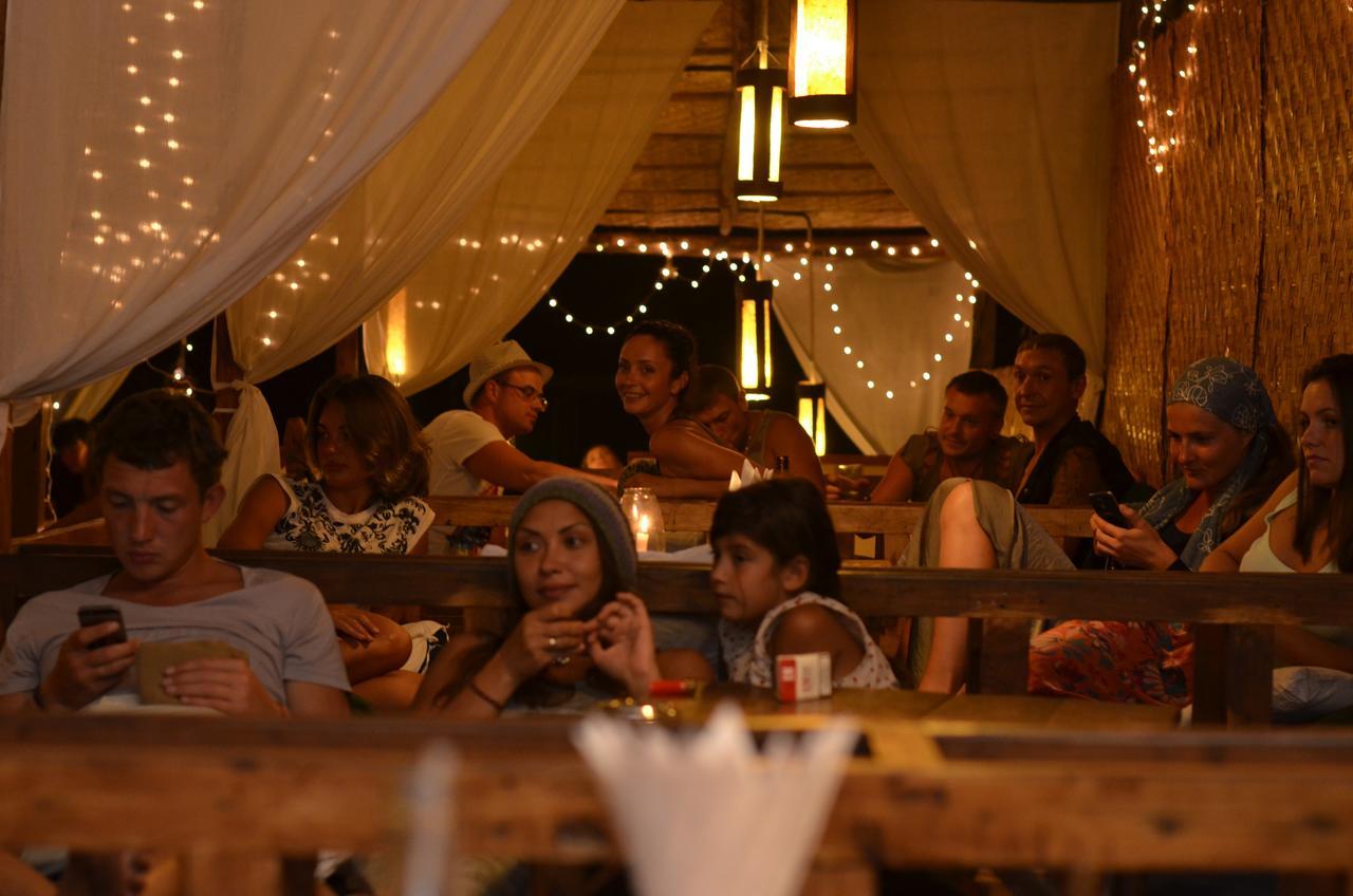 Sea Bird Beach Cafe & Cottages Morjim Esterno foto