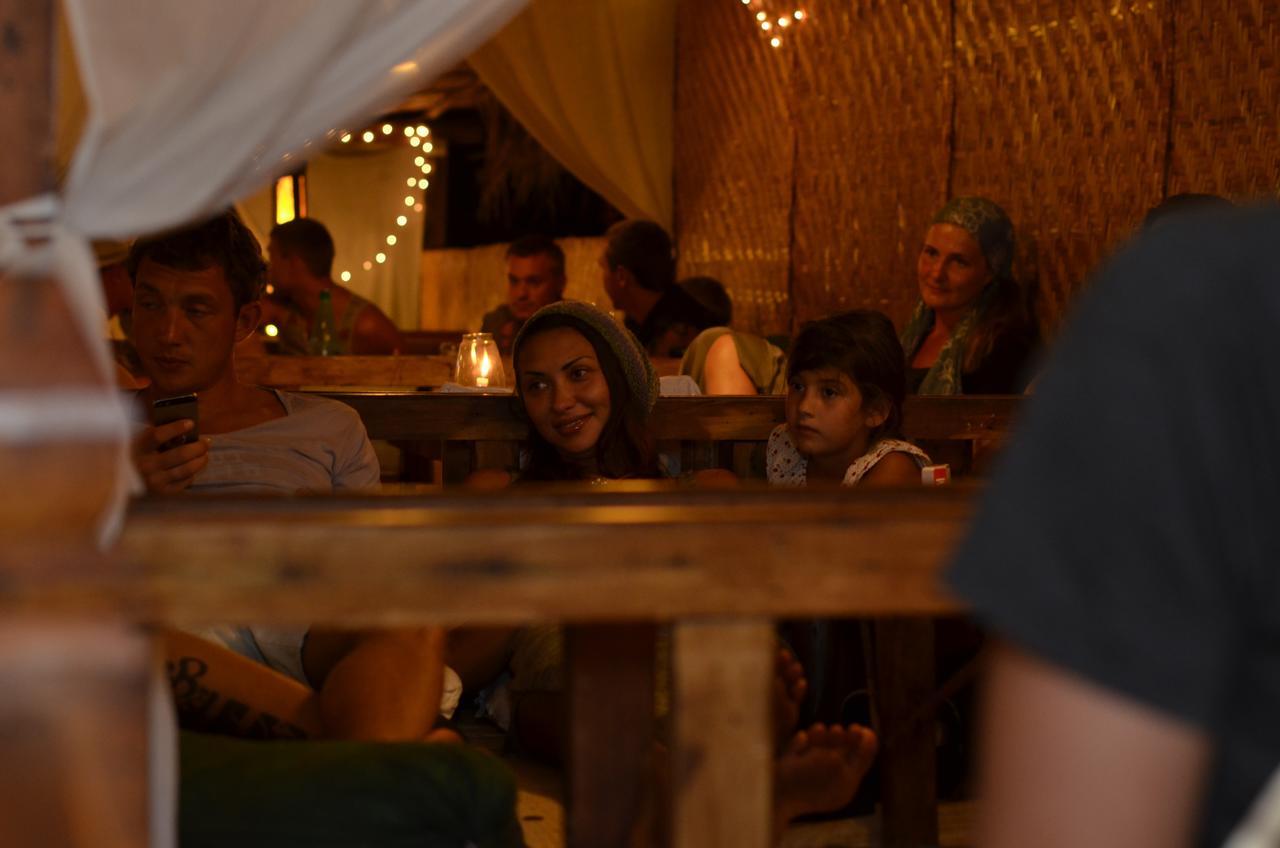 Sea Bird Beach Cafe & Cottages Morjim Esterno foto