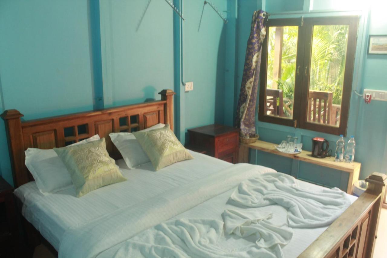 Sea Bird Beach Cafe & Cottages Morjim Esterno foto