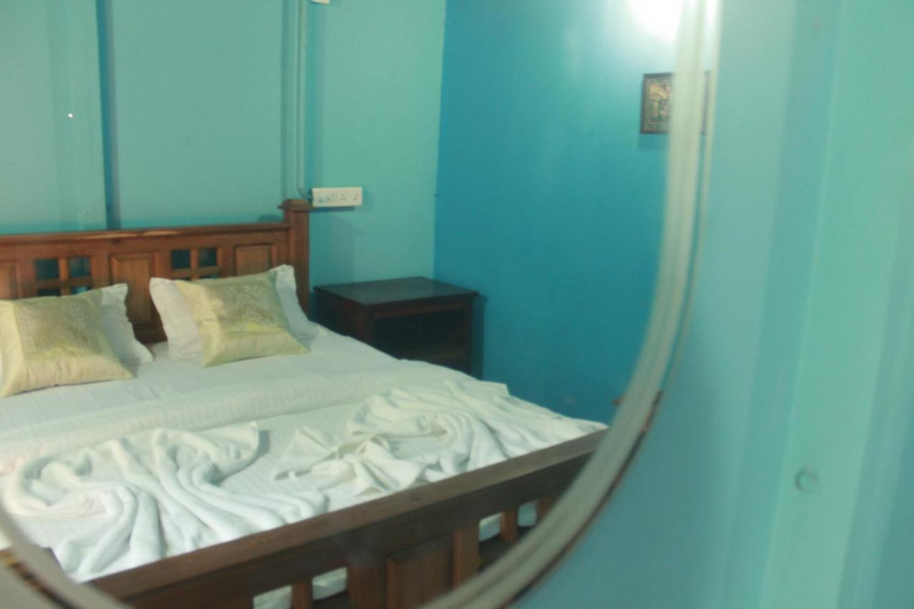 Sea Bird Beach Cafe & Cottages Morjim Esterno foto