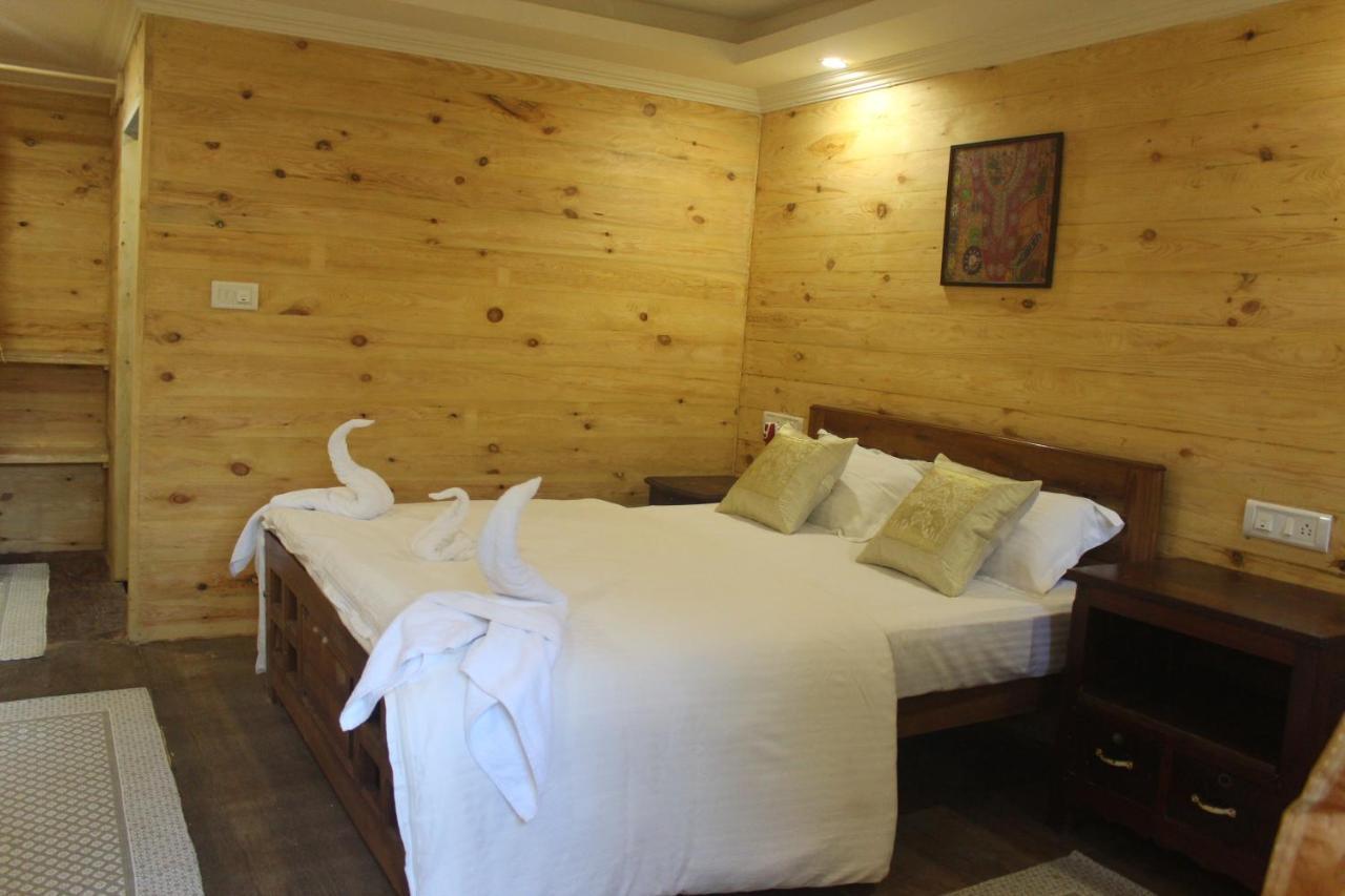 Sea Bird Beach Cafe & Cottages Morjim Esterno foto