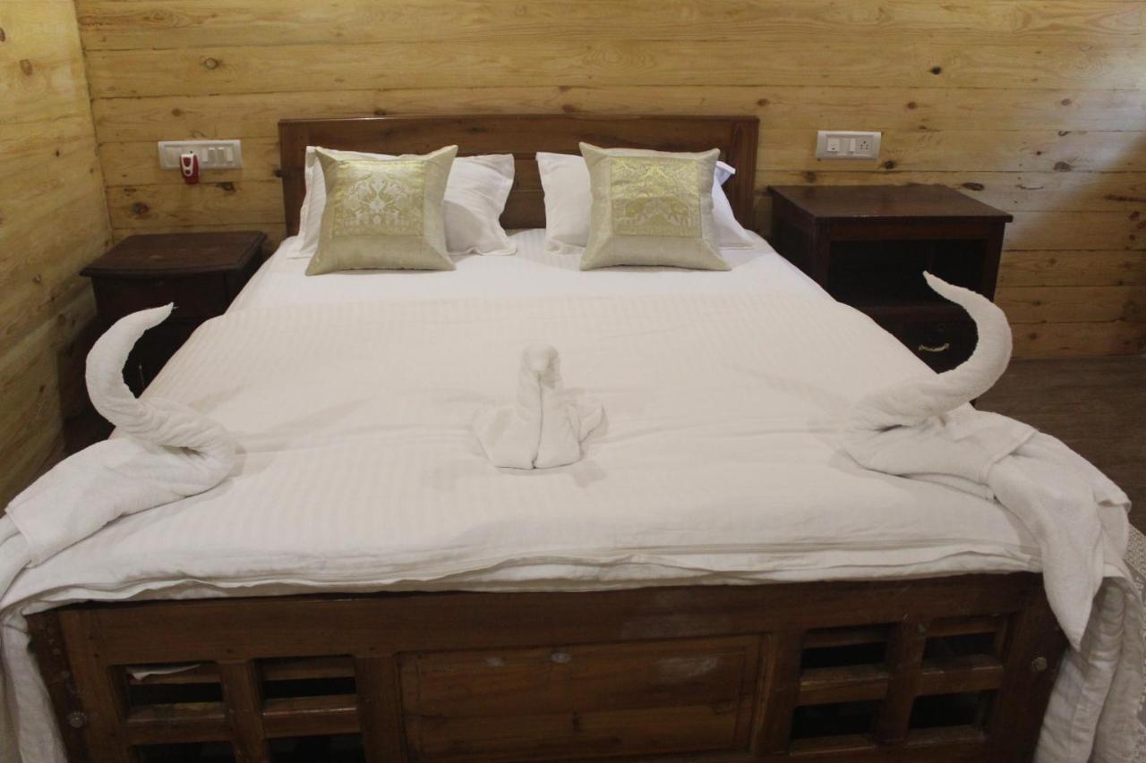 Sea Bird Beach Cafe & Cottages Morjim Esterno foto
