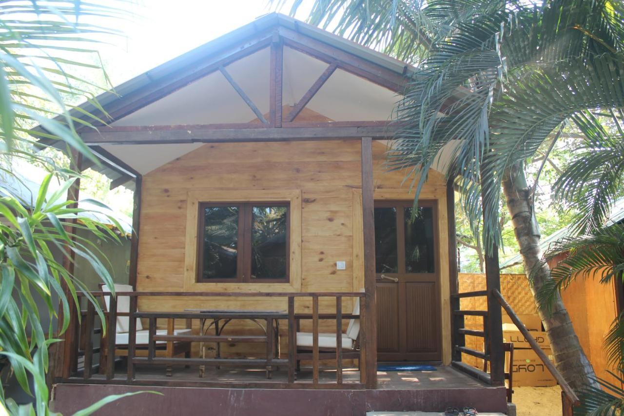 Sea Bird Beach Cafe & Cottages Morjim Esterno foto