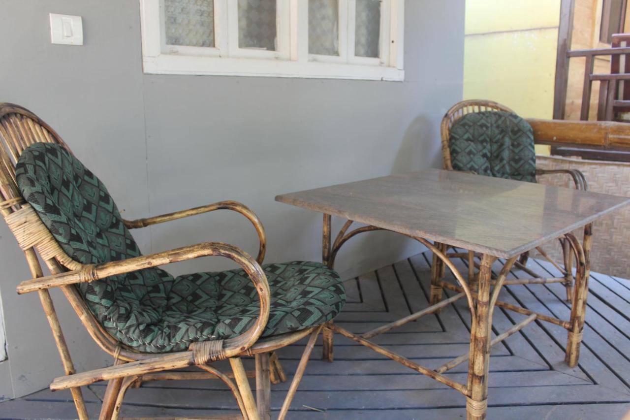 Sea Bird Beach Cafe & Cottages Morjim Esterno foto