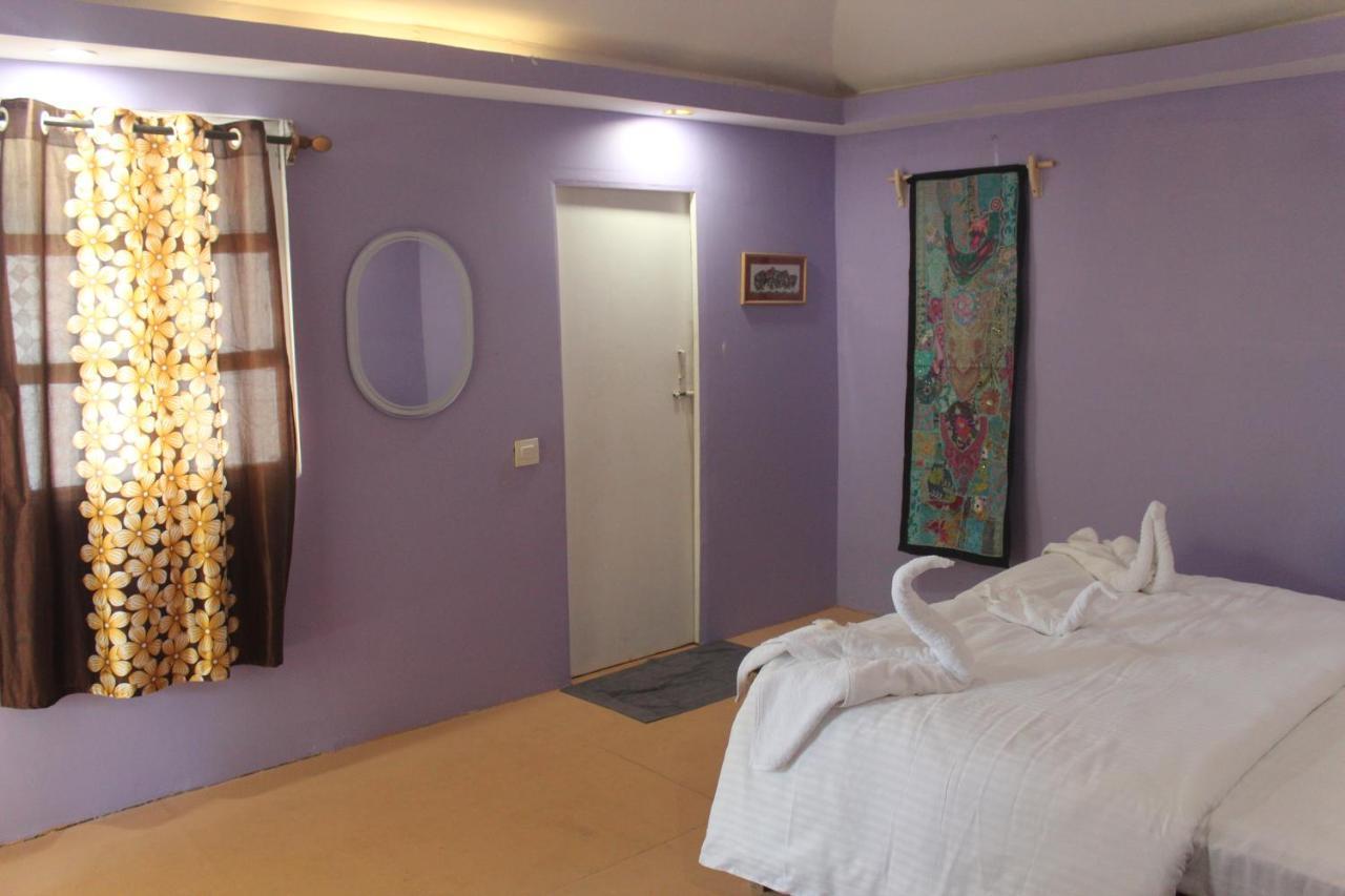 Sea Bird Beach Cafe & Cottages Morjim Esterno foto