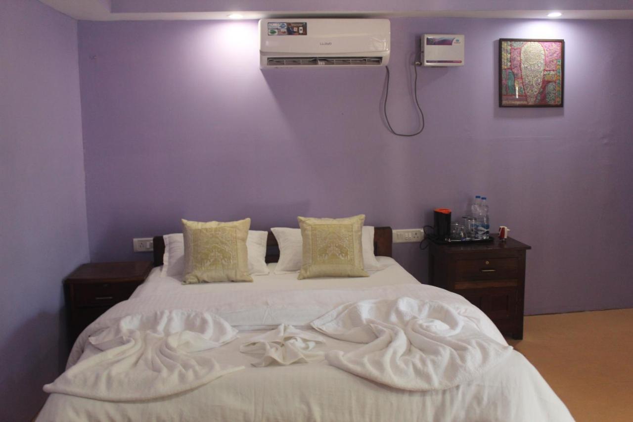 Sea Bird Beach Cafe & Cottages Morjim Esterno foto