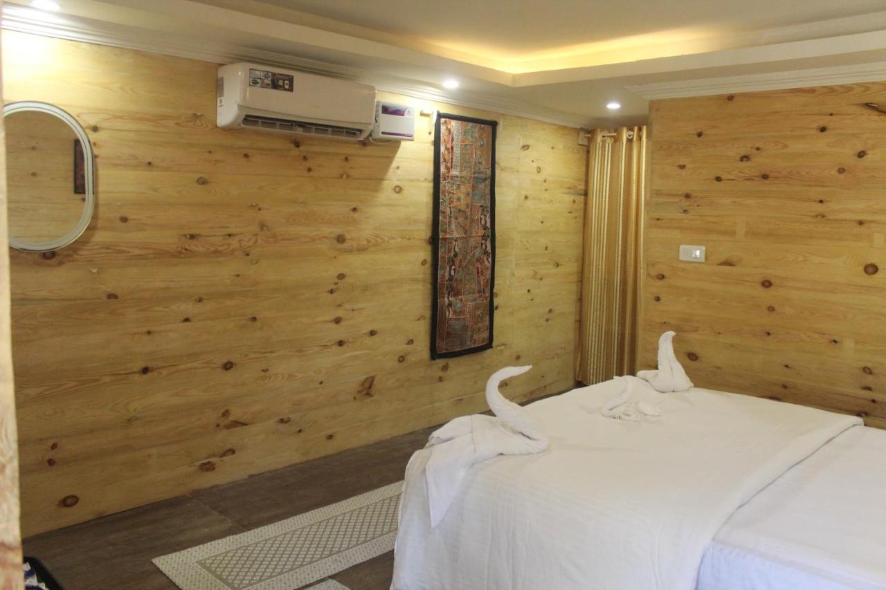 Sea Bird Beach Cafe & Cottages Morjim Esterno foto