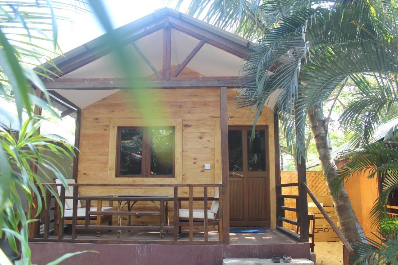 Sea Bird Beach Cafe & Cottages Morjim Esterno foto