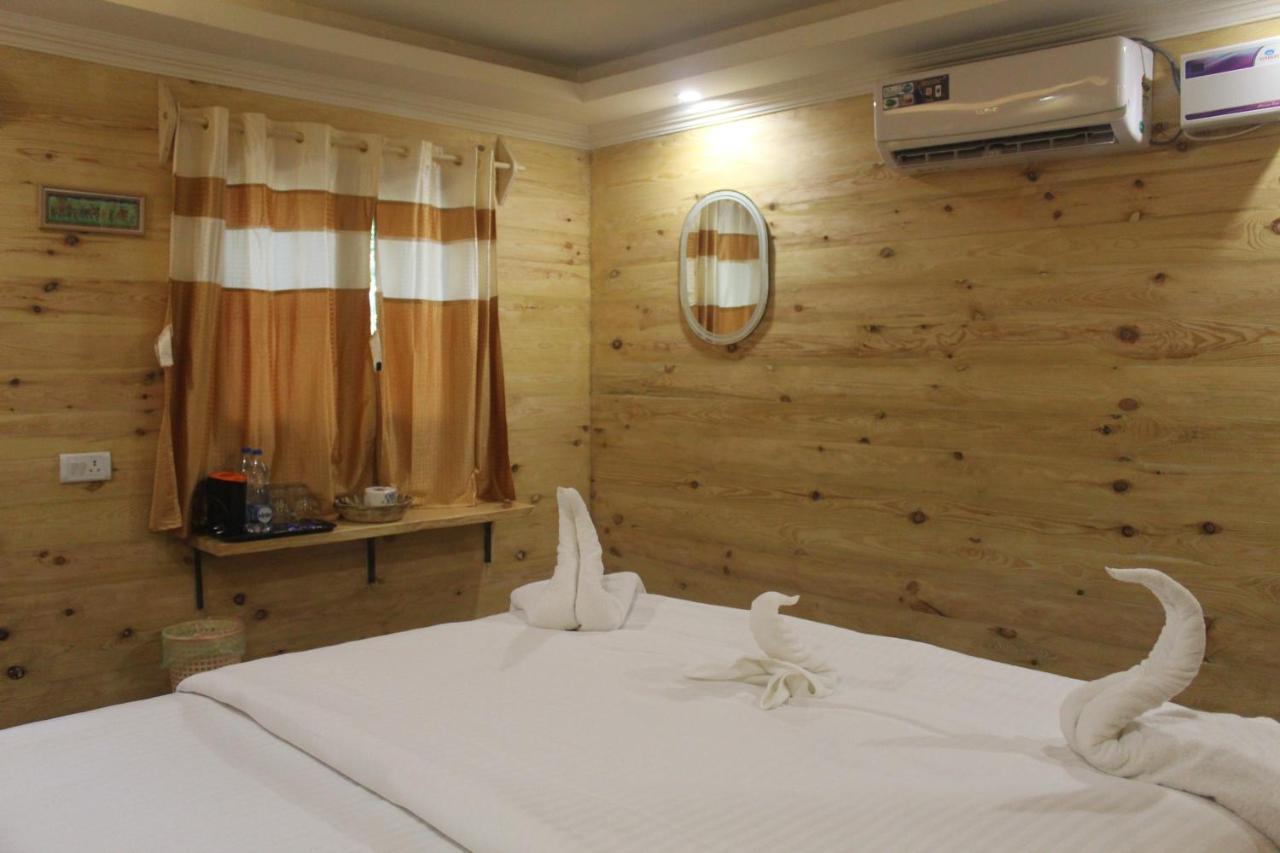 Sea Bird Beach Cafe & Cottages Morjim Esterno foto