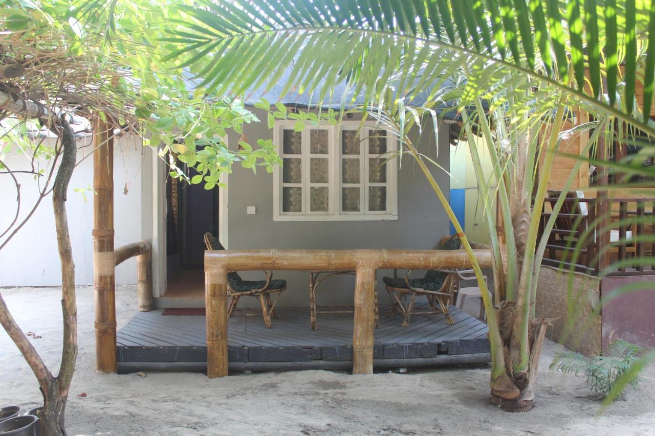Sea Bird Beach Cafe & Cottages Morjim Esterno foto