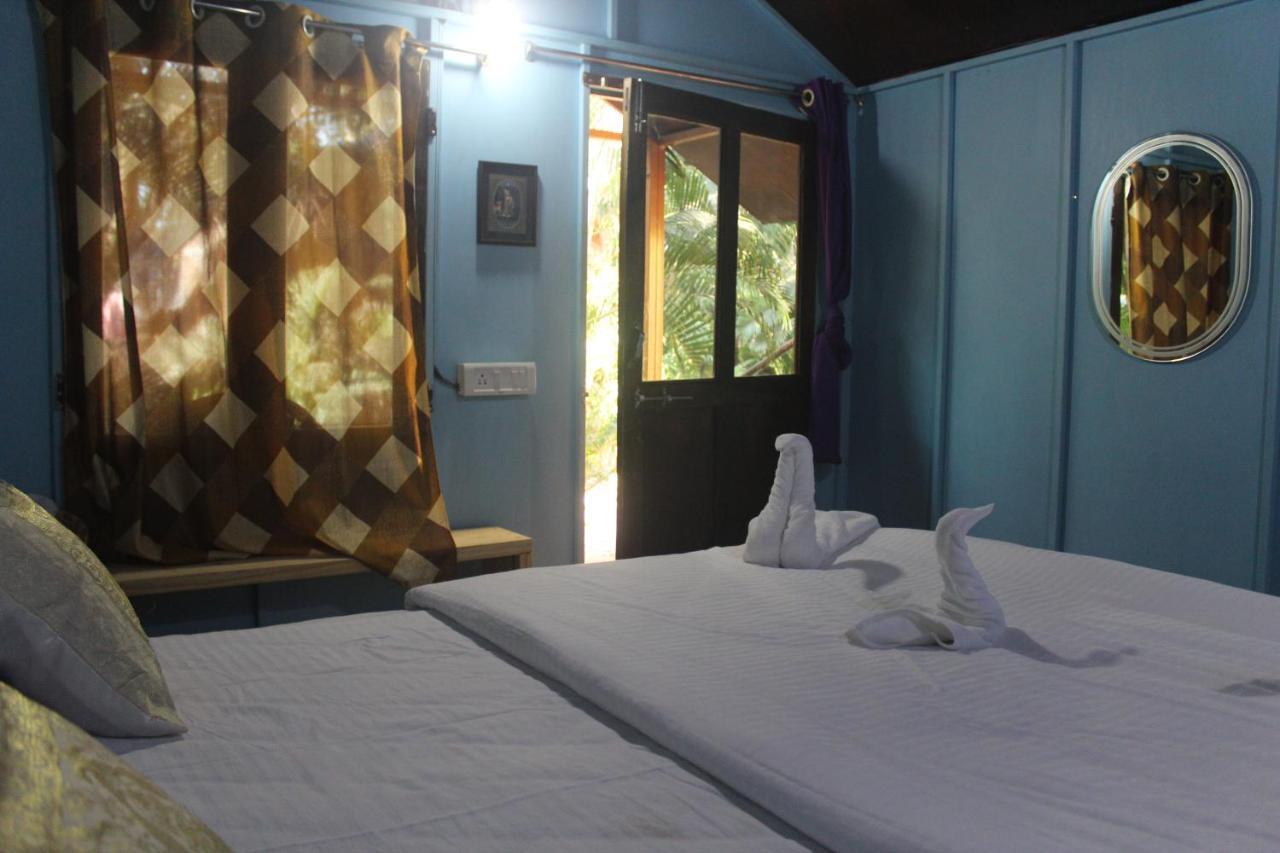 Sea Bird Beach Cafe & Cottages Morjim Esterno foto