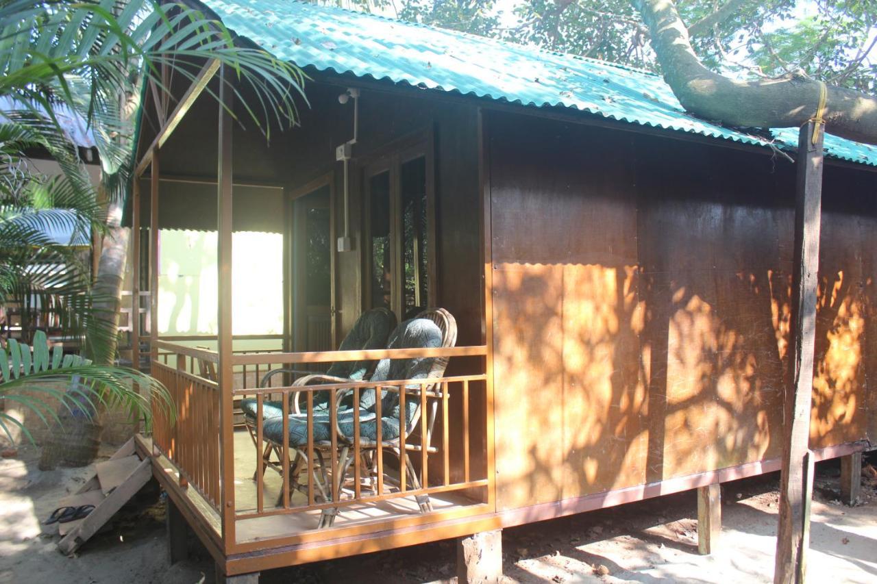 Sea Bird Beach Cafe & Cottages Morjim Esterno foto